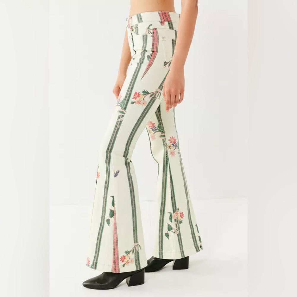 BDG Printed Floral Flare Jean 25